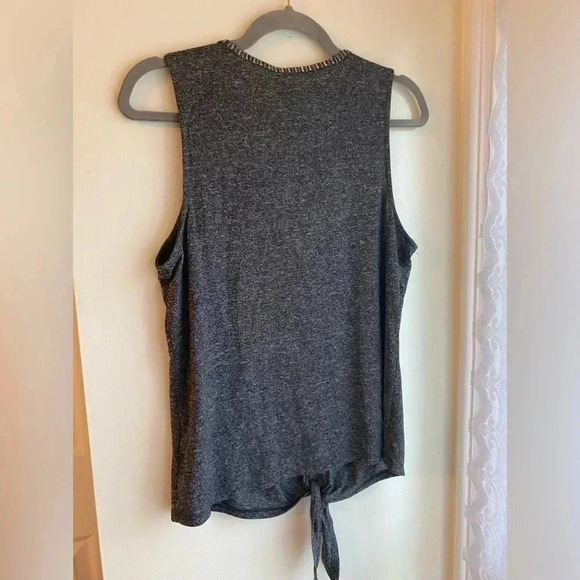 Jennifer Lopez NWT Tie Front Keyhole Tank Top Grey Size Medium - Picture 3 of 9